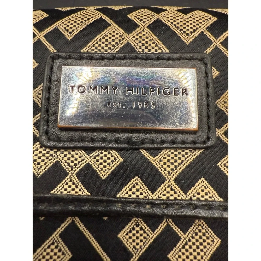 Tommy Hilfiger Women's Wallet Clutch Signature Monogram Black Beige Snap Closure